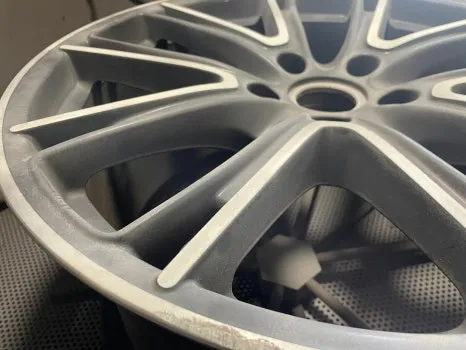 BMWのホイールリペア・塗装事例 施工写真 4-2