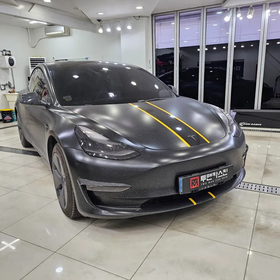 Tesla Model 3のカーラッピング事例|費用目安・仕上がり 施工写真 1-1
