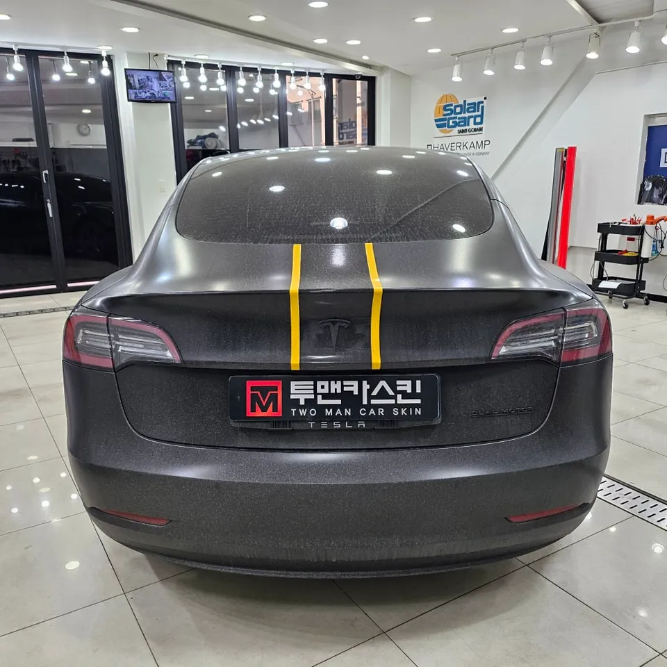 Tesla Model 3のカーラッピング事例|費用目安・仕上がり 施工写真 3-1