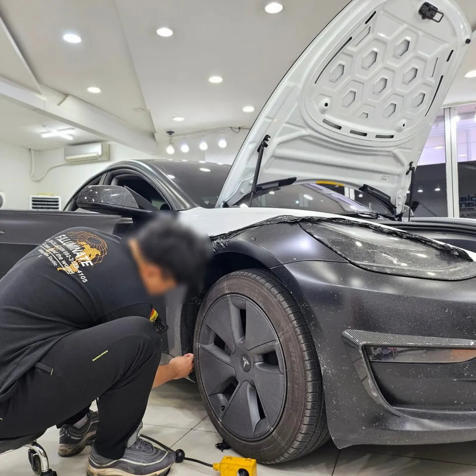 Tesla Model 3のカーラッピング事例|費用目安・仕上がり 施工写真 3-3