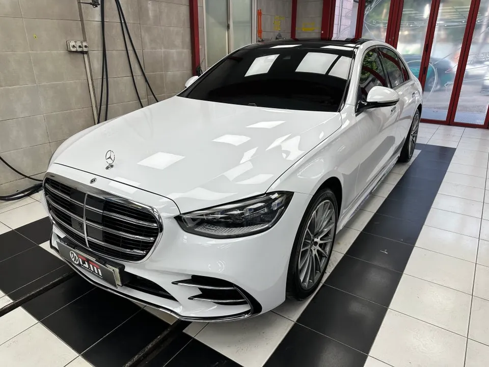 Mercedes-Benz S-Class W223 ambient lighting - Mercedes-Benz S-Class W223 Ambient Lighting Review — Cost photo 4