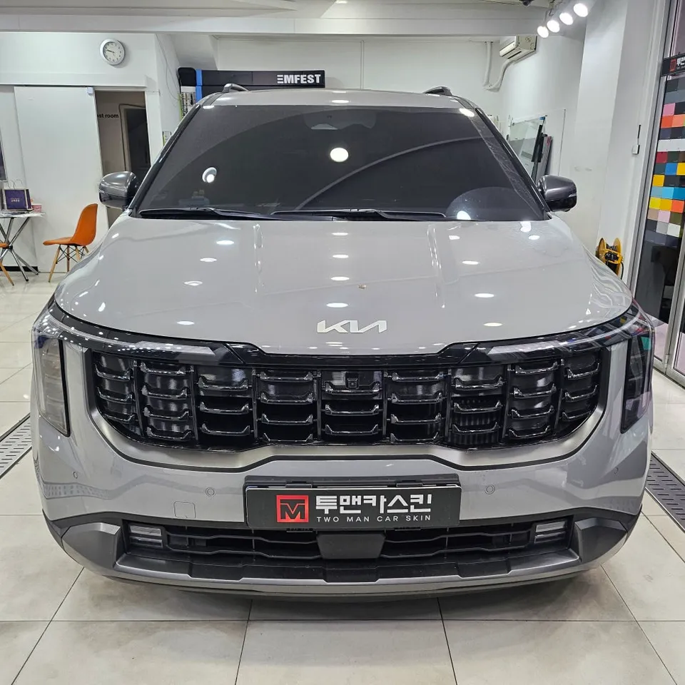 Kia Carnival KA4のカーラッピング事例 施工写真 1-1