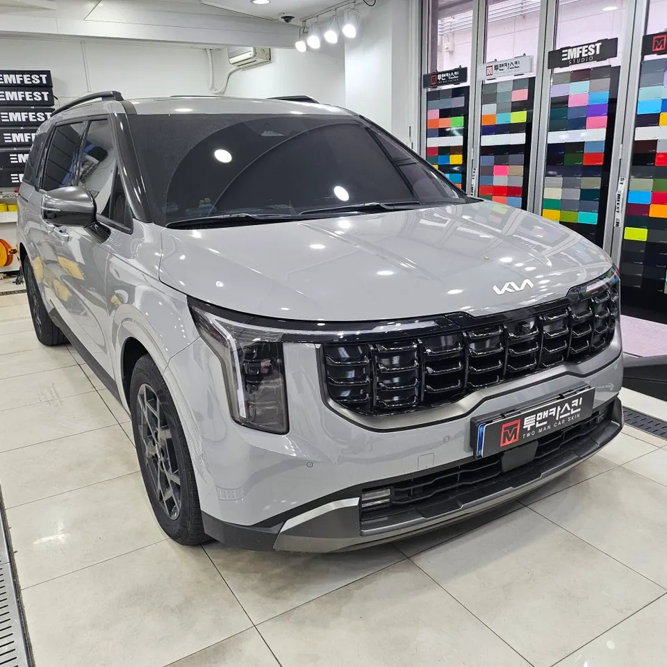 Kia Carnival KA4のカーラッピング事例 施工写真 2-1