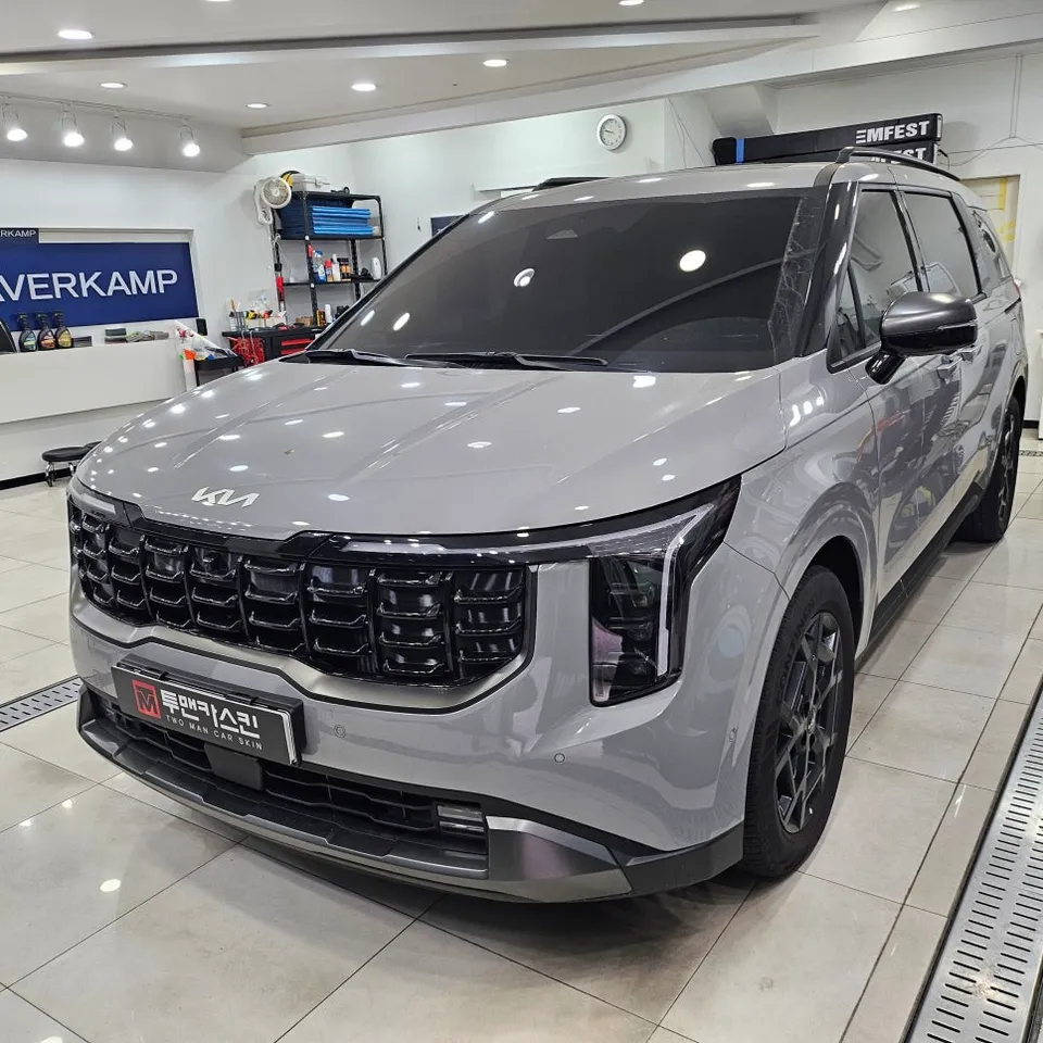 Kia Carnival KA4のカーラッピング事例 施工写真 3-1