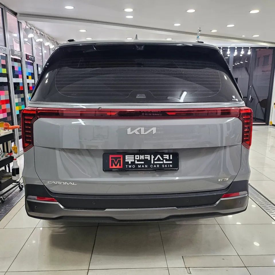 Kia Carnival KA4のカーラッピング事例 施工写真 4-1