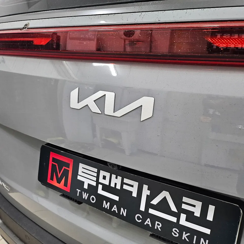 Kia Carnival KA4のカーラッピング事例 施工写真 3-2