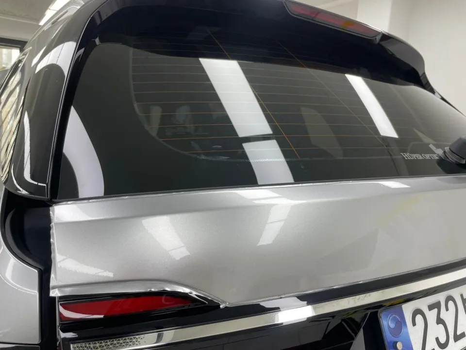 BMW X7 G07のカーラッピング事例|デュオトーンで高級感をプラス 施工写真 1-2