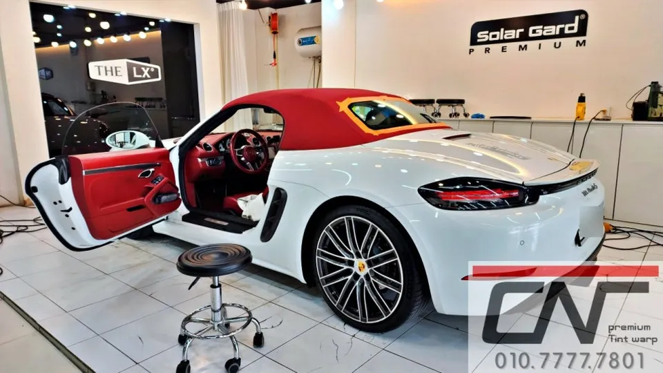 Porsche 718 window tinting - Porsche 718 Window Tinting Review: Blockforty Viva Sky Blue photo 3
