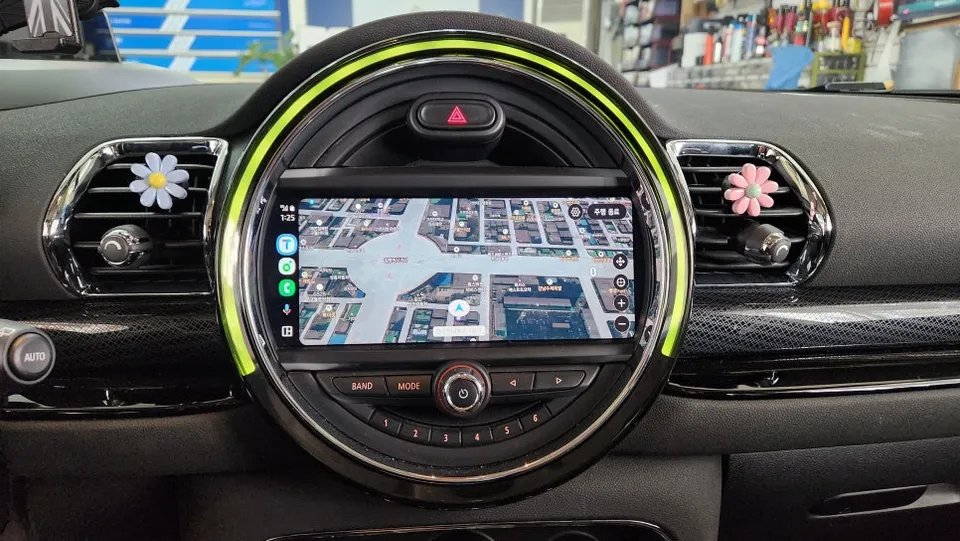 MINI ClubmanのAndroid Auto・CarPlay取付事例 施工写真 6
