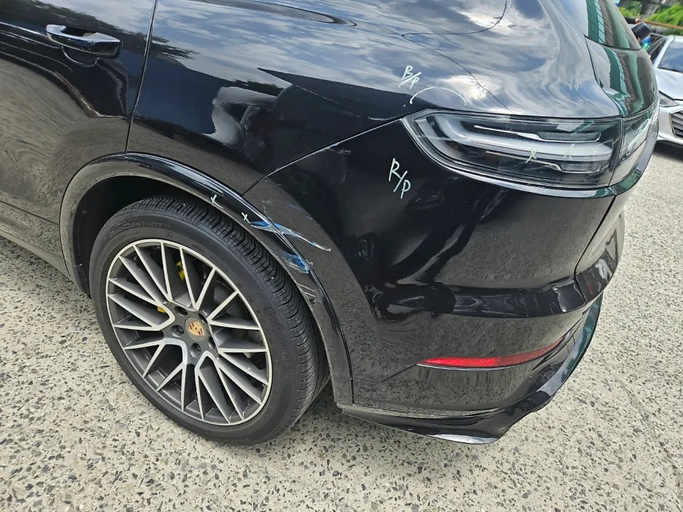 Porsche Cayenne 958 body kit - Porsche Cayenne 958 Body Kit Upgrade - Rear Conversion photo 5