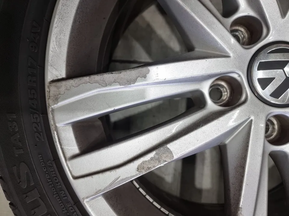 Volkswagen Jettaのホイールリペア・塗装事例 施工写真 4-2