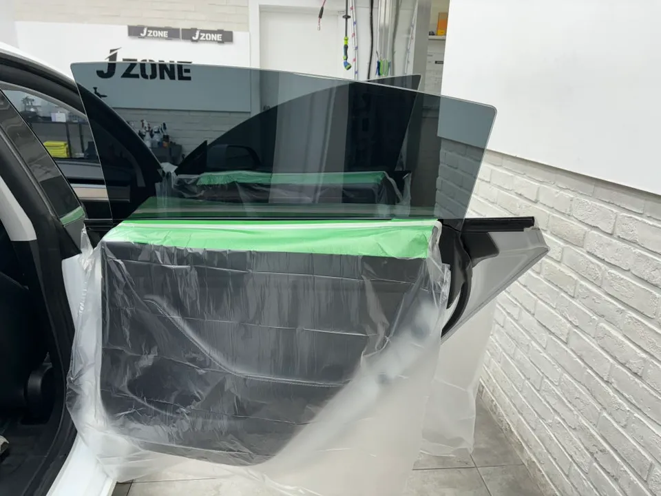 Tesla Model 3 PPF施工事例｜費用目安と仕上がり 施工写真 1-3