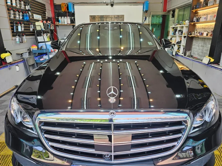 Mercedes-Benz E-Classのガラスコーティング事例 施工写真 3-2