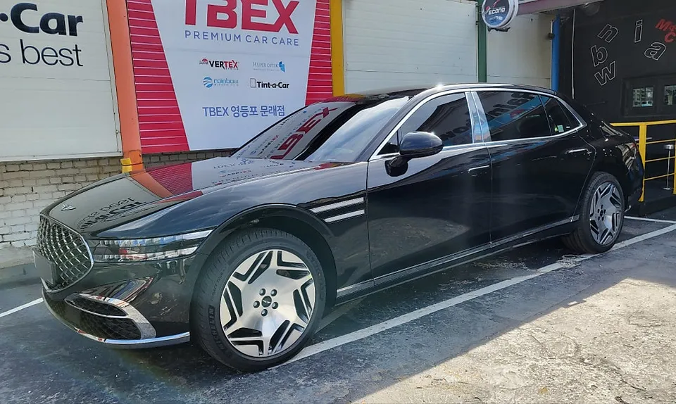 Genesis G90のカーフィルム施工事例 施工写真 2