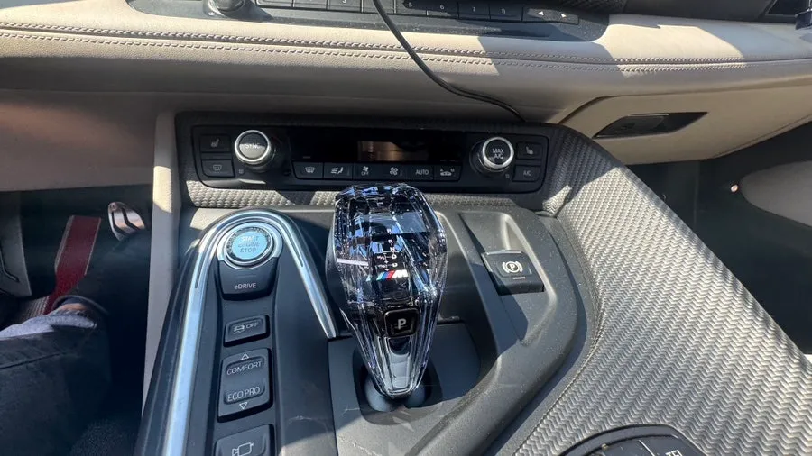 BMW i8 steering wheel - BMW i8 Steering Wheel Customization Review — Enhanced Interior photo 4