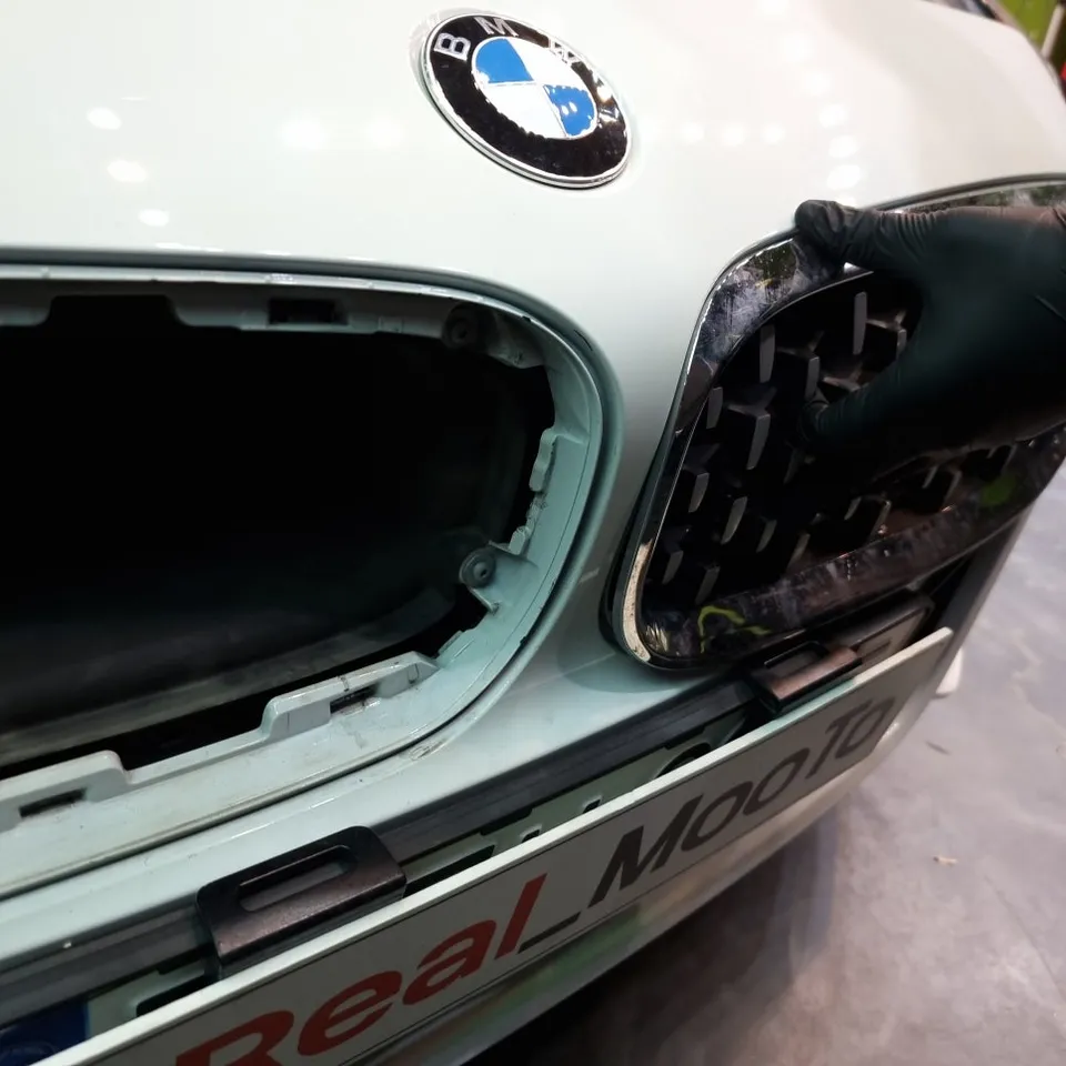BMW Z4のカーラッピング事例｜費用目安・仕上がり 施工写真 2-1