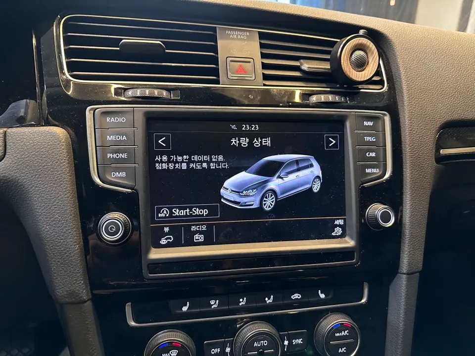 Volkswagen Golf 7th GenのAndroid Auto・CarPlay取付事例 施工写真 2