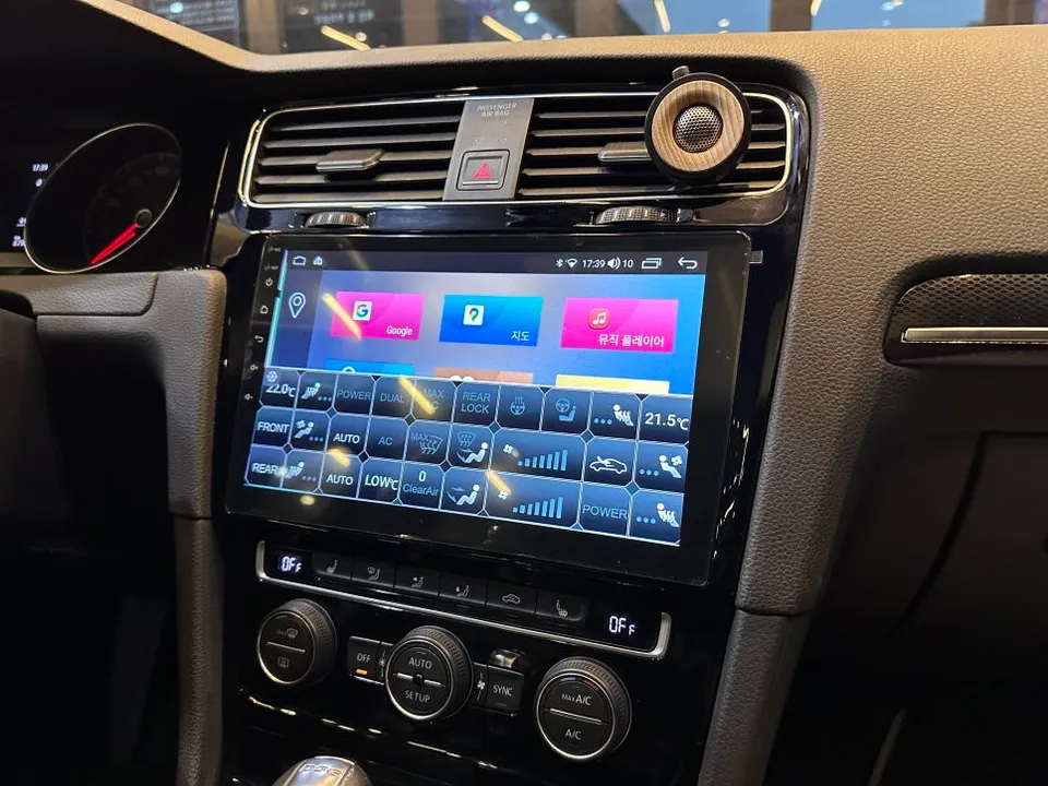 Volkswagen Golf 7th GenのAndroid Auto・CarPlay取付事例 施工写真 6