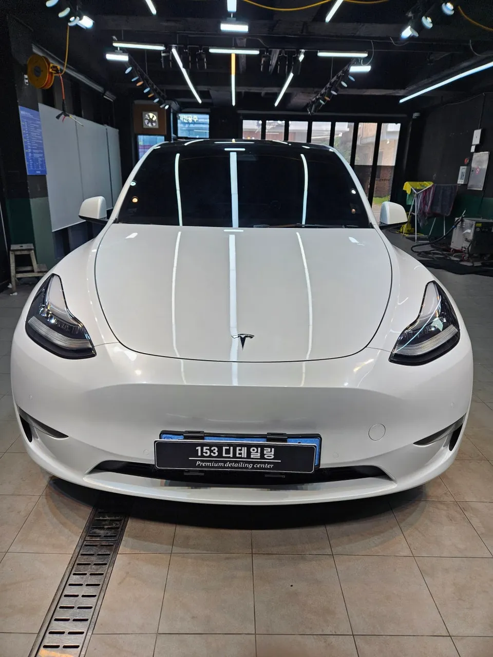 Tesla Model Yのガラスコーティング事例 写真