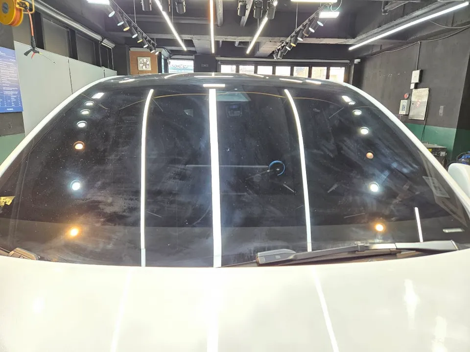 Tesla Model Yのガラスコーティング事例 施工写真 2-2