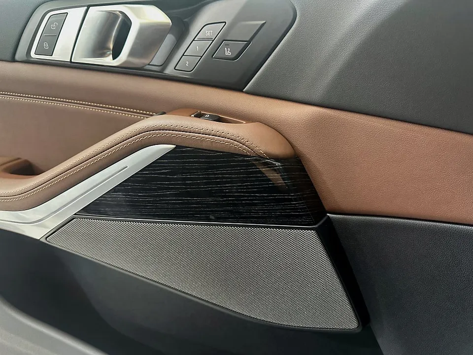BMW X5のカーラッピング事例 施工写真 5