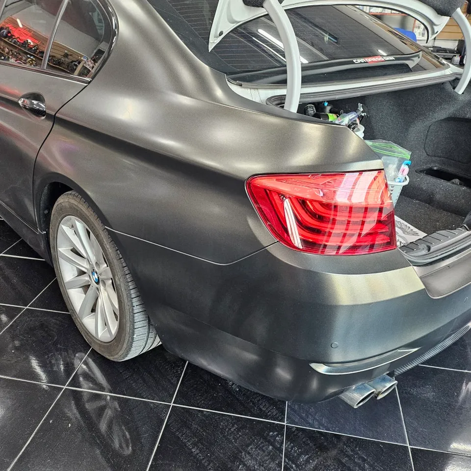 BMW 5 Seriesのカーラッピング事例|費用目安・仕上がり 施工写真 1-2