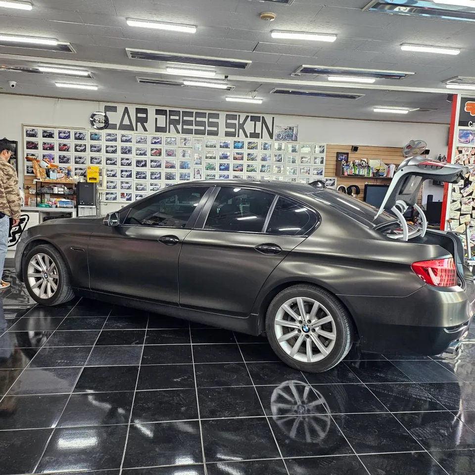 BMW 5 Seriesのカーラッピング事例|費用目安・仕上がり 施工写真 2-2