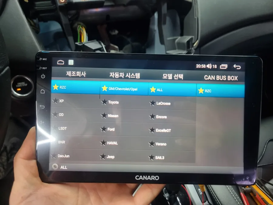 Chevrolet CruzeのAndroid Auto・CarPlay取付事例 施工写真 3-2
