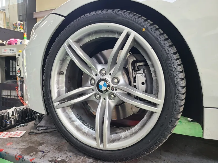 BMW Z4のホイールリペア・塗装事例 施工写真 3-1