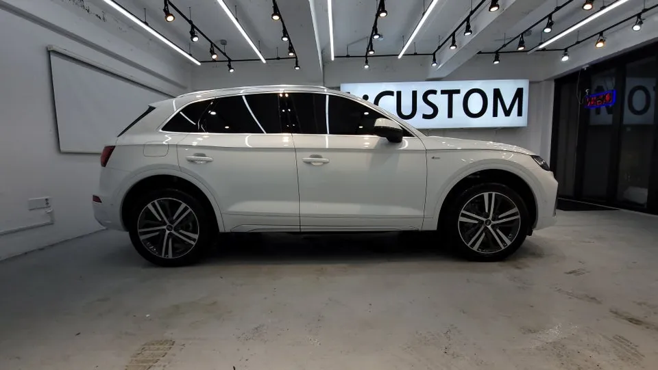 Audi Q5のドラレコ取付事例|費用目安と仕上がり 施工写真 3-2