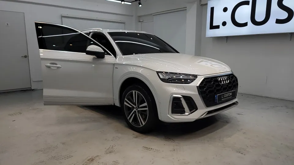 Audi Q5のドラレコ取付事例|費用目安と仕上がり 施工写真 2-3