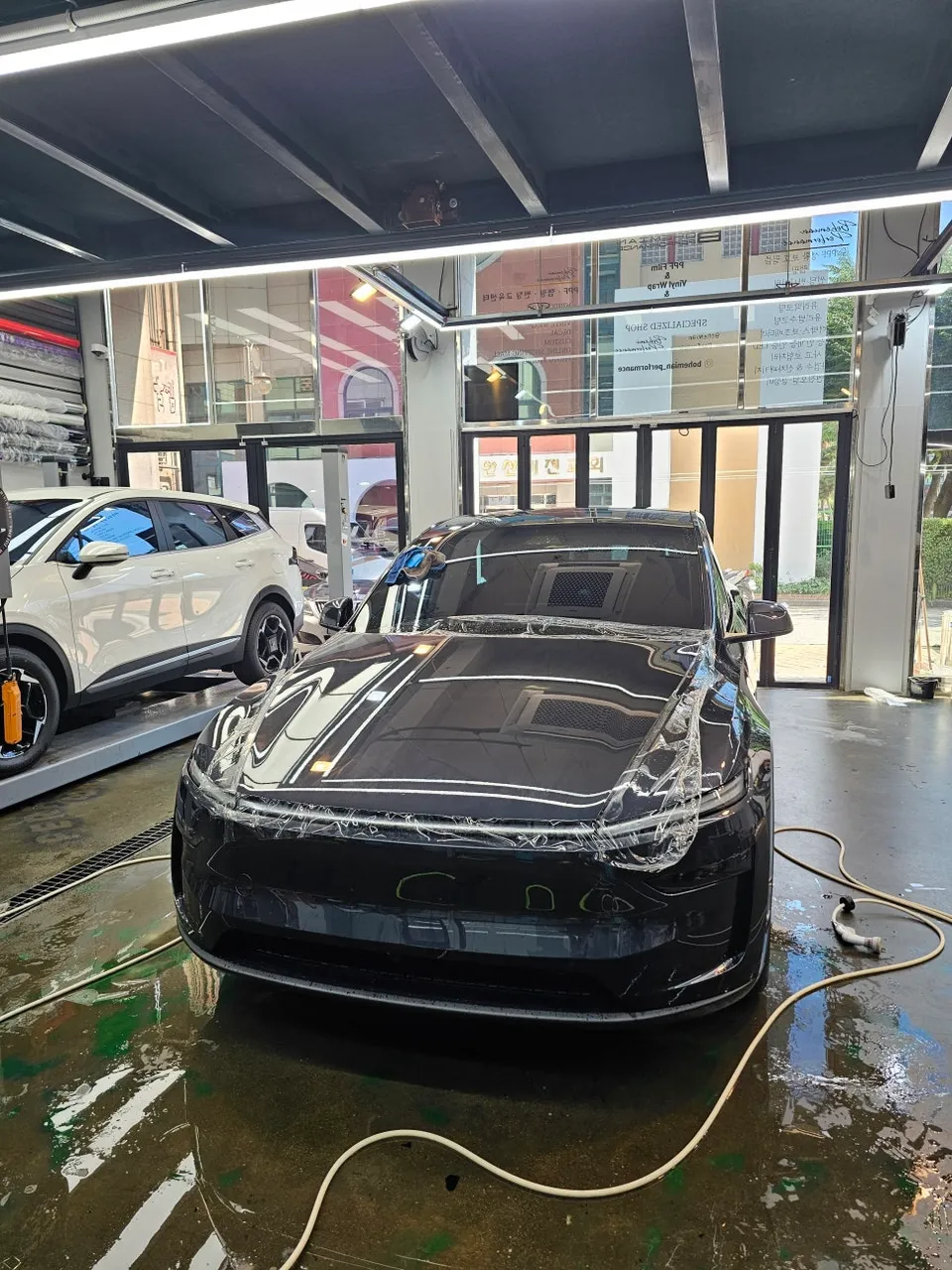 Tesla Model Y PPF施工事例｜費用目安と仕上がり 施工写真 1-1