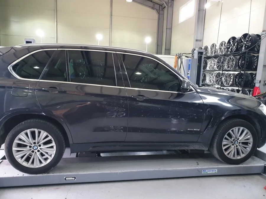 BMW X5 wheel repair - BMW X5 Wheel Repair Review — Flawless Black Metal Finish photo 3