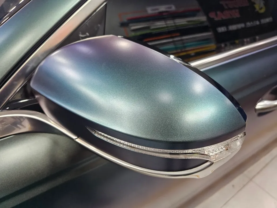 Kia K900 サイドミラーラッピング事例:サテンムーンストーン 施工写真 1-3