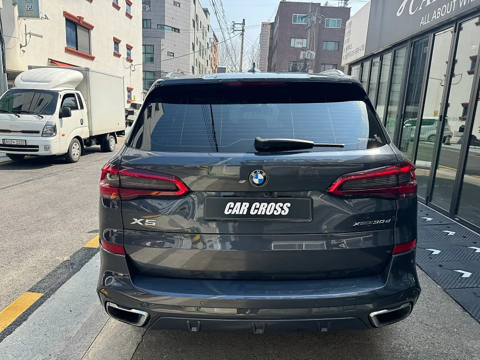 BMW X5のカーラッピング事例|クロームパーツのブラックアウト 施工写真 3-1