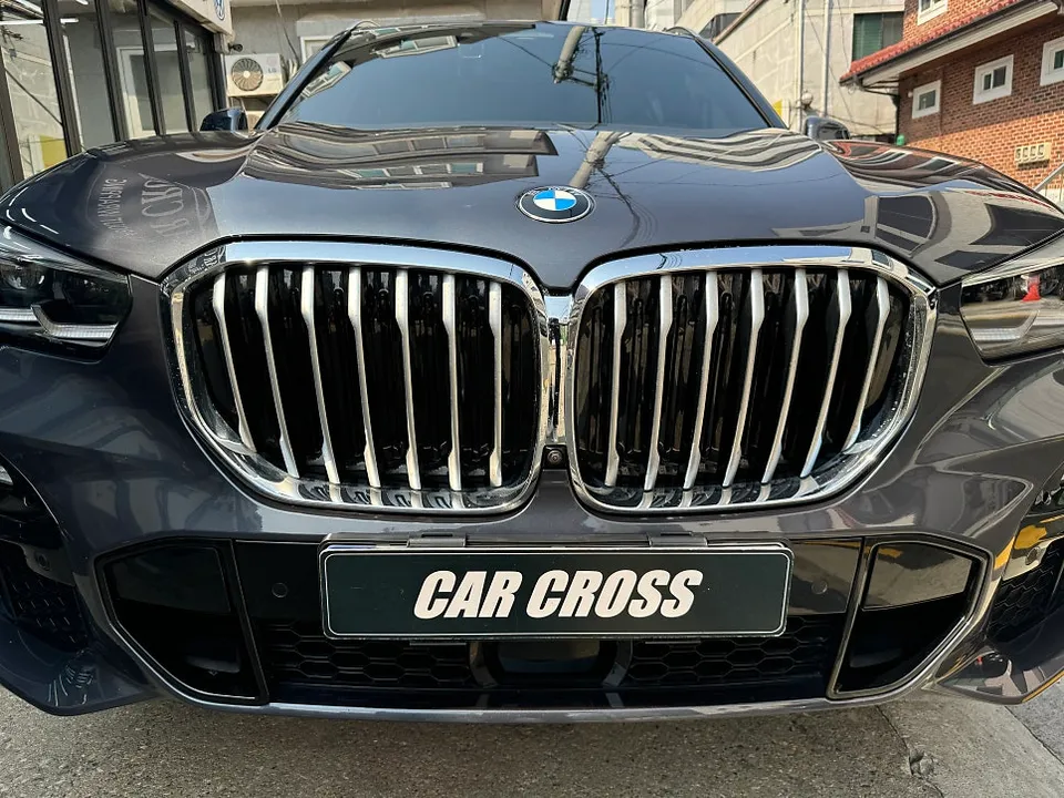 BMW X5のカーラッピング事例|クロームパーツのブラックアウト 施工写真 1-2
