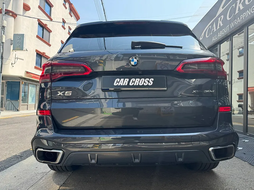 BMW X5のカーラッピング事例|クロームパーツのブラックアウト 施工写真 3-3