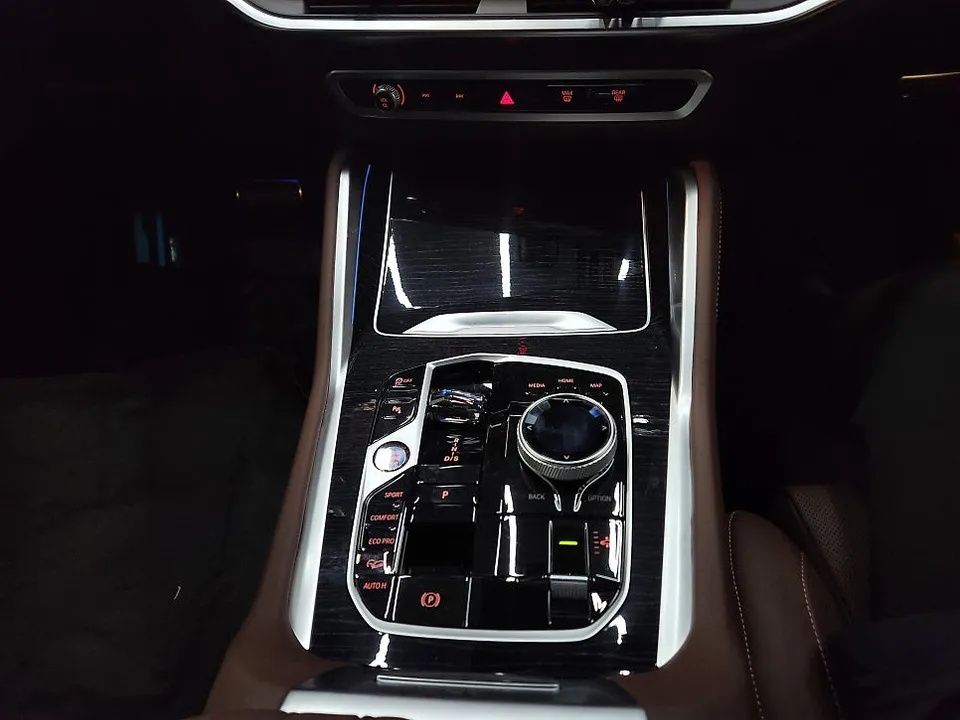 BMW X6 vinyl wrap - BMW X6 Vinyl Wrap Review: Carbon Black Interior Upgrade photo 5