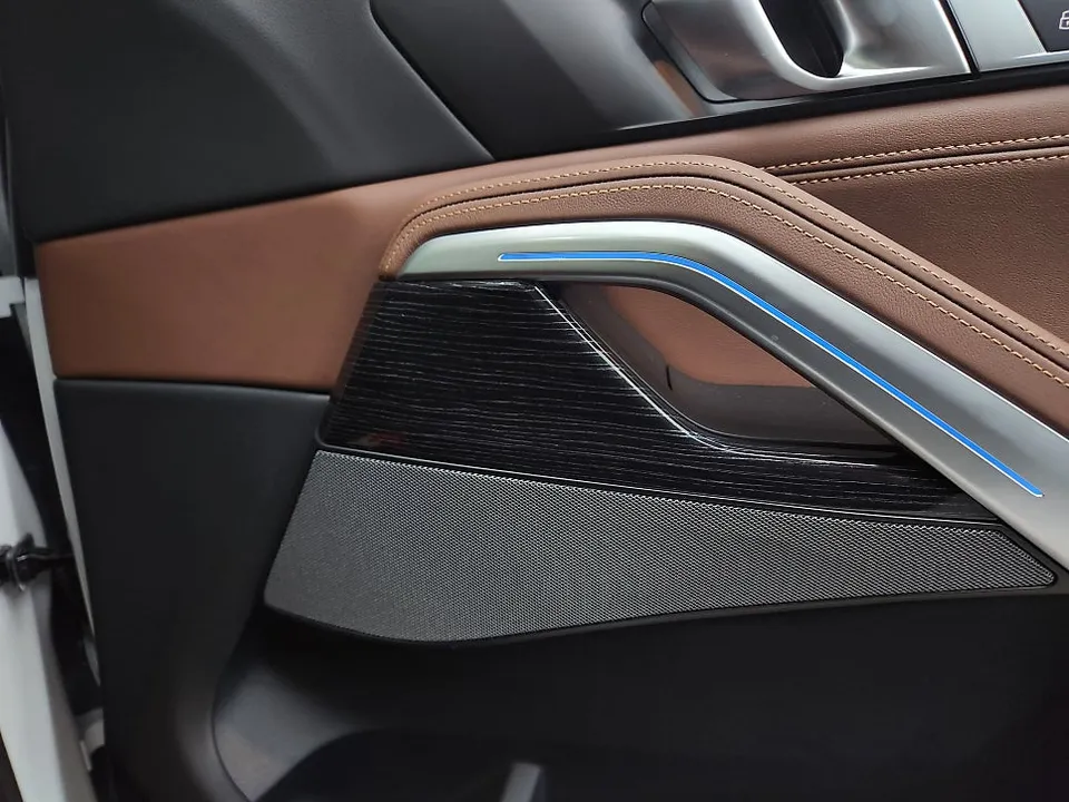 BMW X6のカーラッピング事例|費用目安・仕上がり 施工写真 2-2