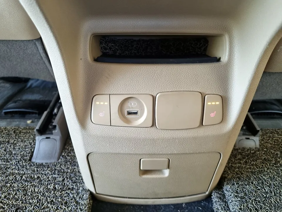 Kia Carnival seat ventilation - Kia Carnival Seat Ventilation & Heating Review — Enhanced Comfort photo 4