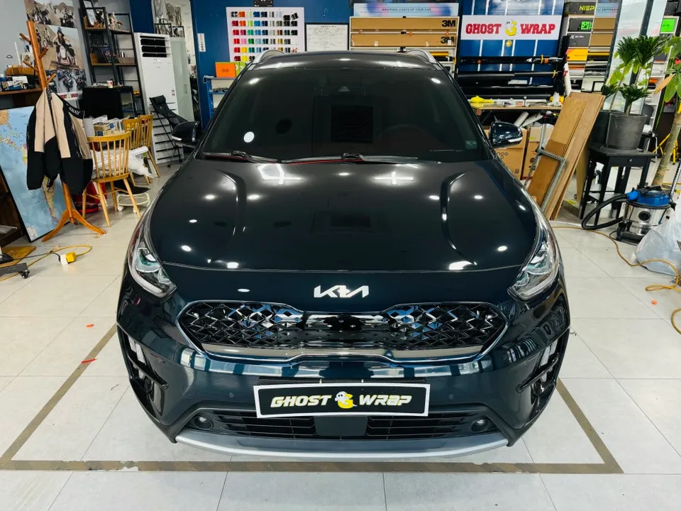 Kia Niro Hybridのカーラッピング事例|費用目安・仕上がり 施工写真 1-1
