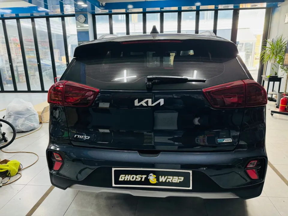 Kia Niro Hybridのカーラッピング事例|費用目安・仕上がり 施工写真 1-2