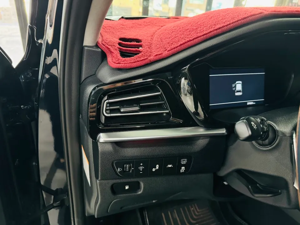 Kia Niro Hybridのカーラッピング事例|費用目安・仕上がり 施工写真 2-2
