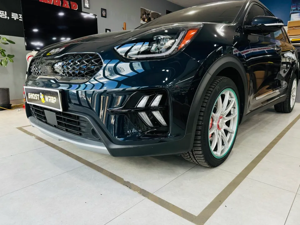 Kia Niro Hybridのカーラッピング事例|費用目安・仕上がり 施工写真 3-2