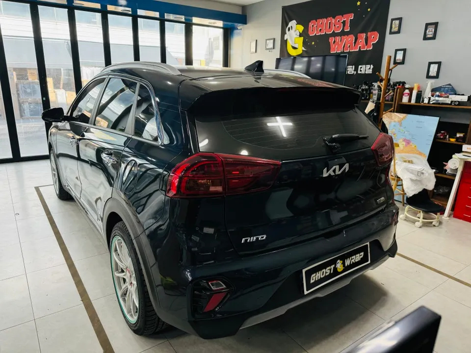 Kia Niro Hybridのカーラッピング事例|費用目安・仕上がり 施工写真 2-3