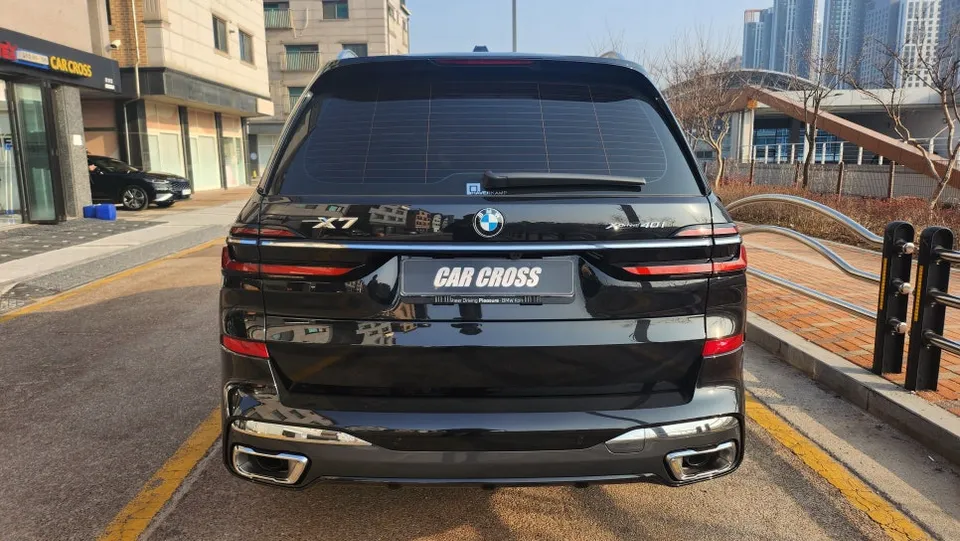 BMW X7のカーラッピング事例|クロームメッキのブラックアウト化 施工写真 2-1