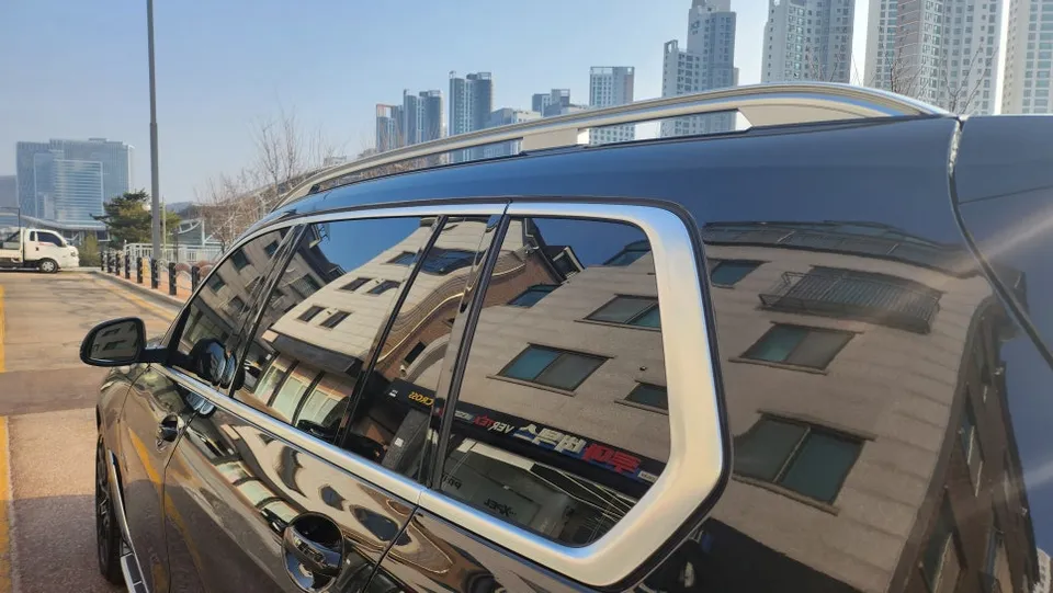 BMW X7のカーラッピング事例|クロームメッキのブラックアウト化 施工写真 3-1