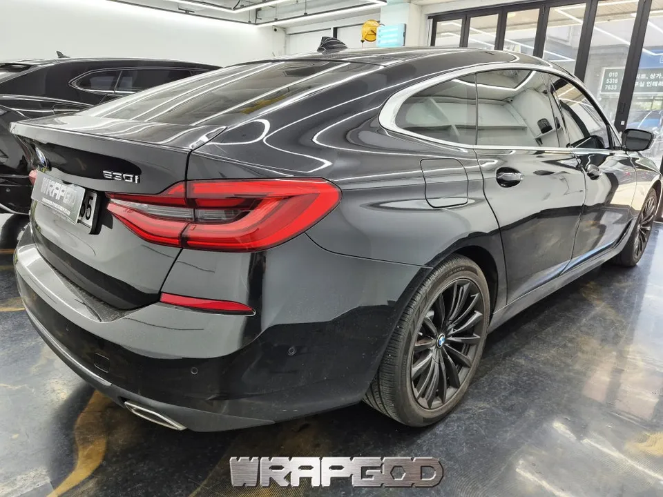 BMW 6 Series GTのカーラッピング事例 施工写真 2-2
