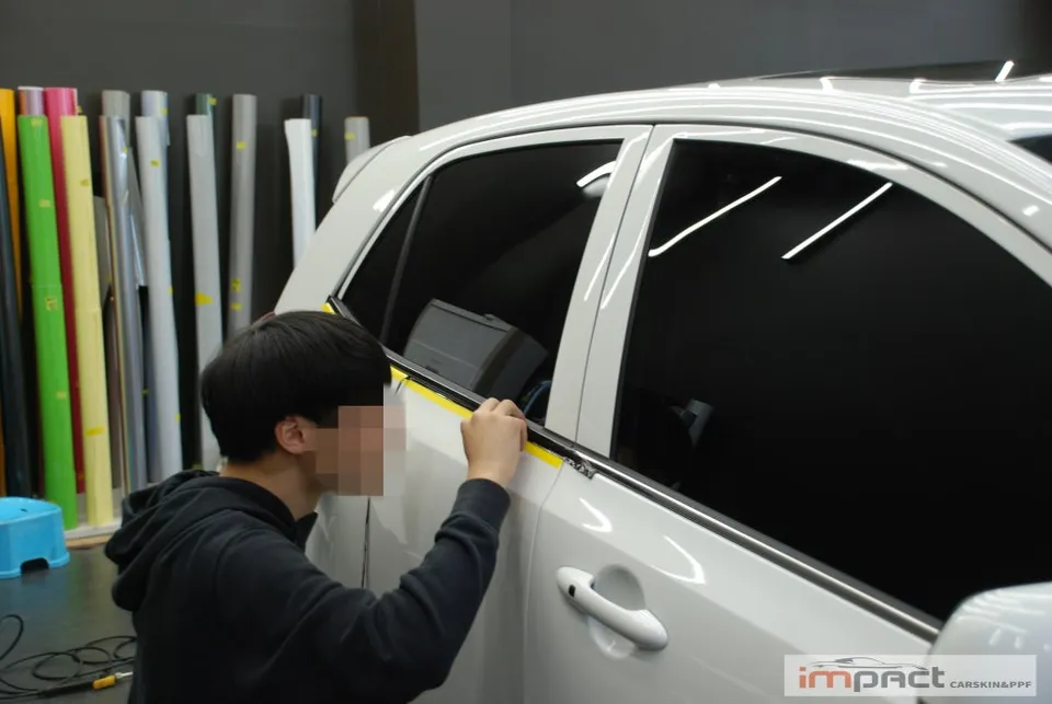 Kia MorningのPPF施工事例｜ブラックPPFでスポーティに 施工写真 1-2