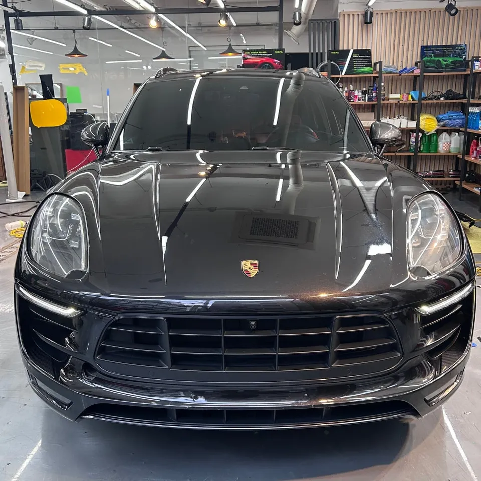 Porsche Macanのカーラッピング事例|クレヨンカラーの高級感 施工写真 2-1